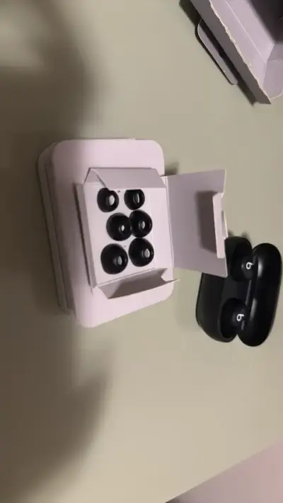 Audífonos inalámbricos Beats Solo Buds negros - miniatura 2