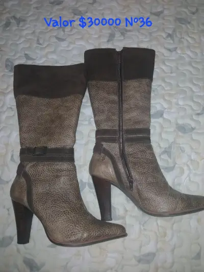 Botas de cuero marrón con tacón alto - miniatura 1