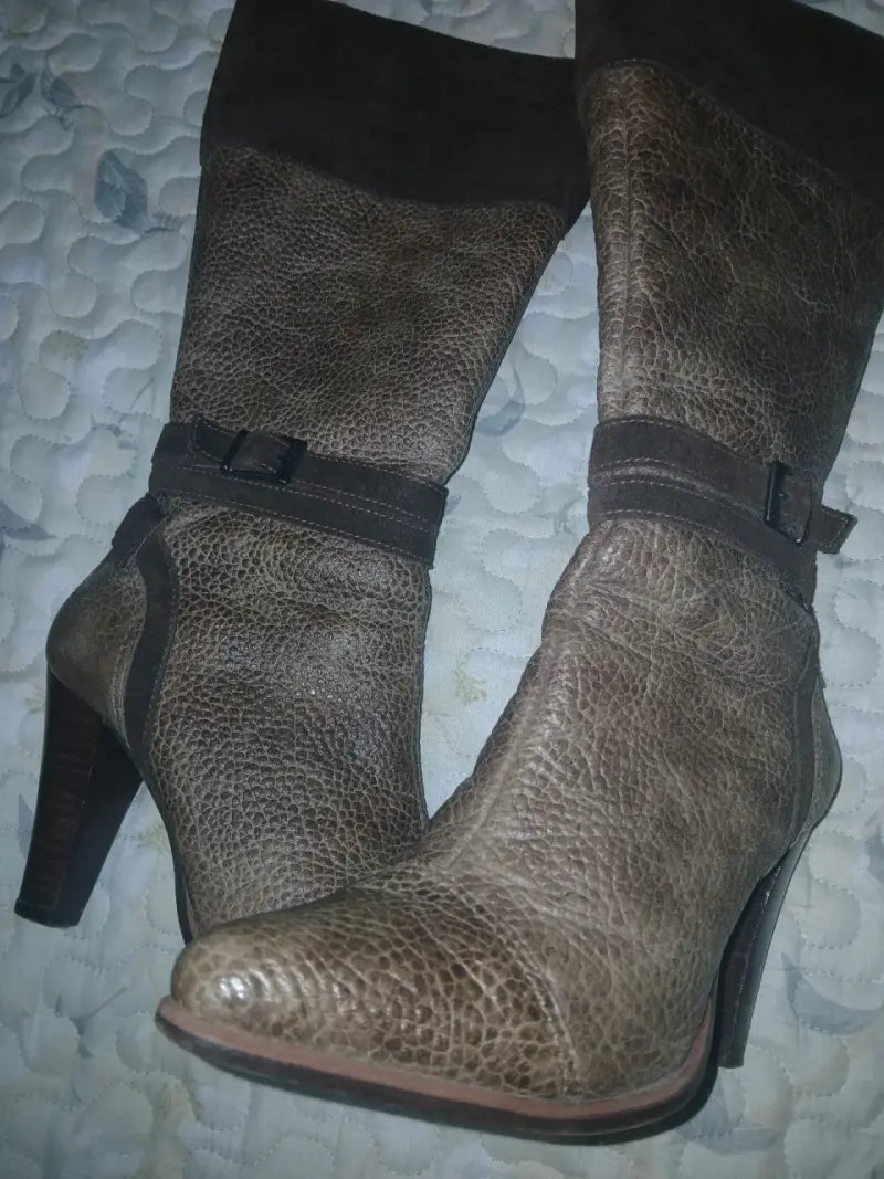 Botas de cuero marrón con tacón alto - 2