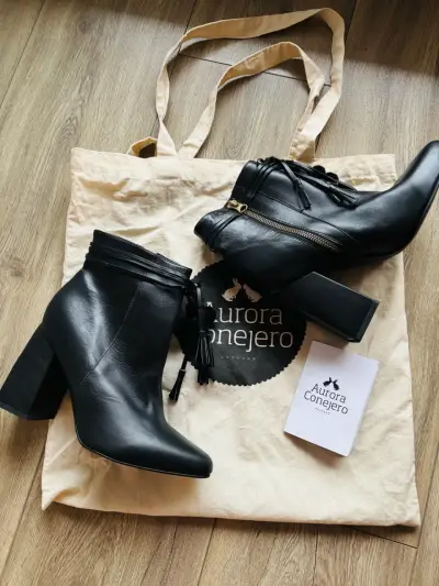 Botines de cuero negro con tacón Aurora Conejero - miniatura 1
