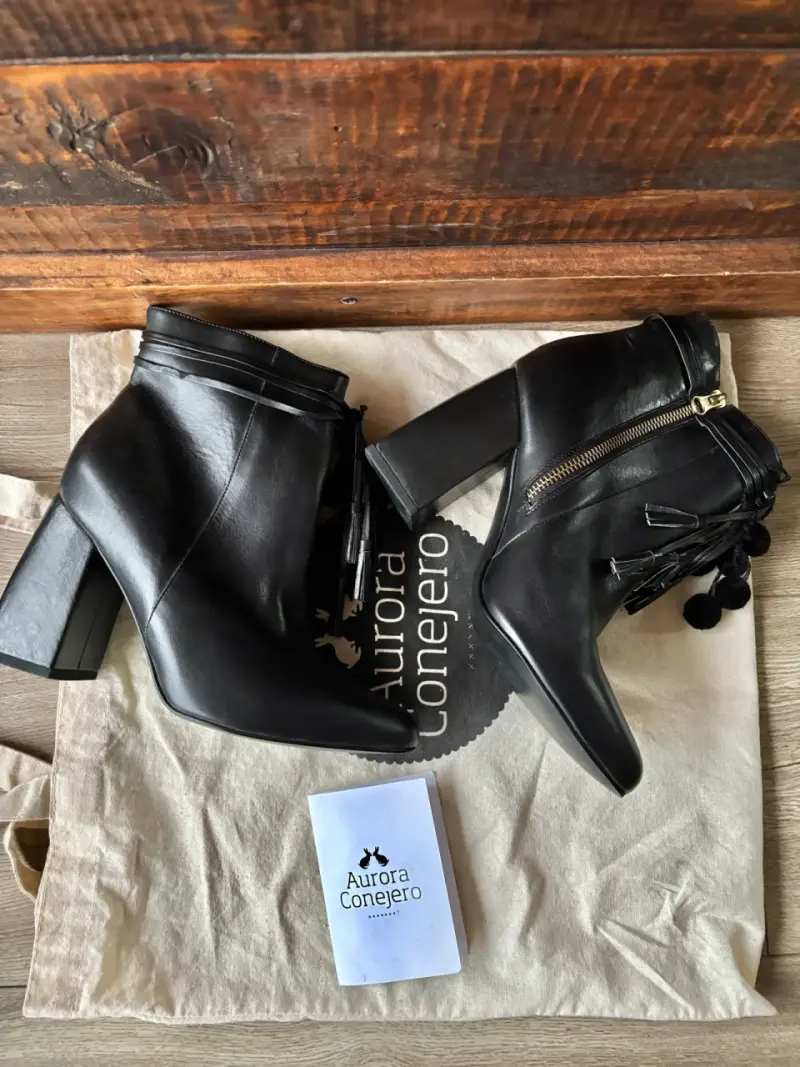 Botines de cuero negro con tacón Aurora Conejero - 3