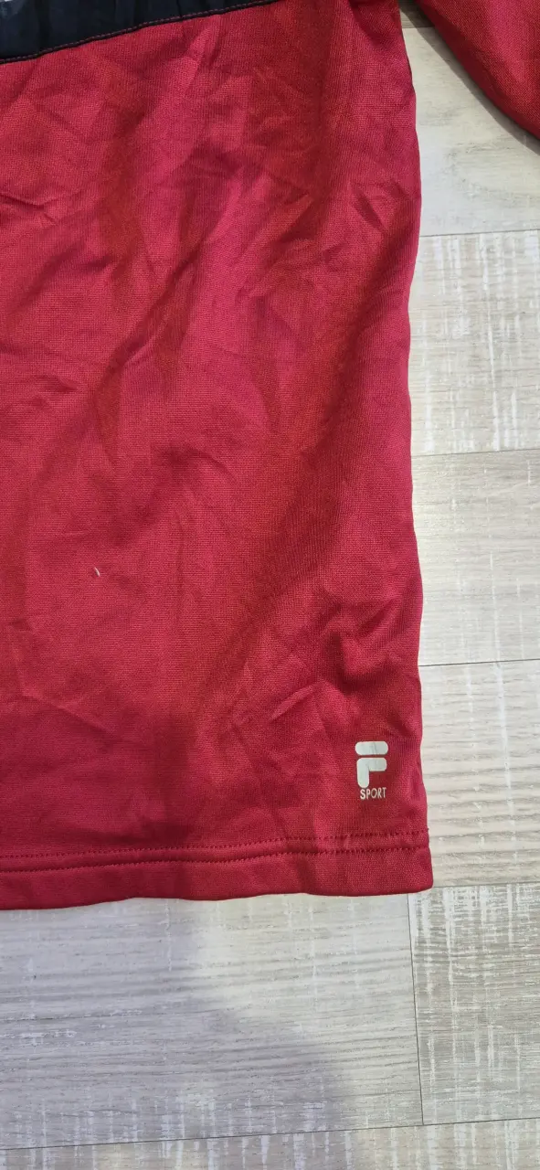 Polerón deportivo rojo con bolsillo frontal - 2
