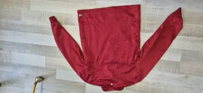 Polerón deportivo rojo con bolsillo frontal - miniatura 4