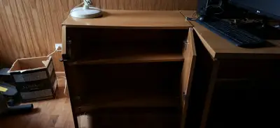 Escritorio de madera con cajones y mueble de mader - miniatura 3