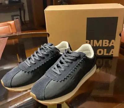 Zapatillas negras Bimba y Lola casuales - miniatura 1
