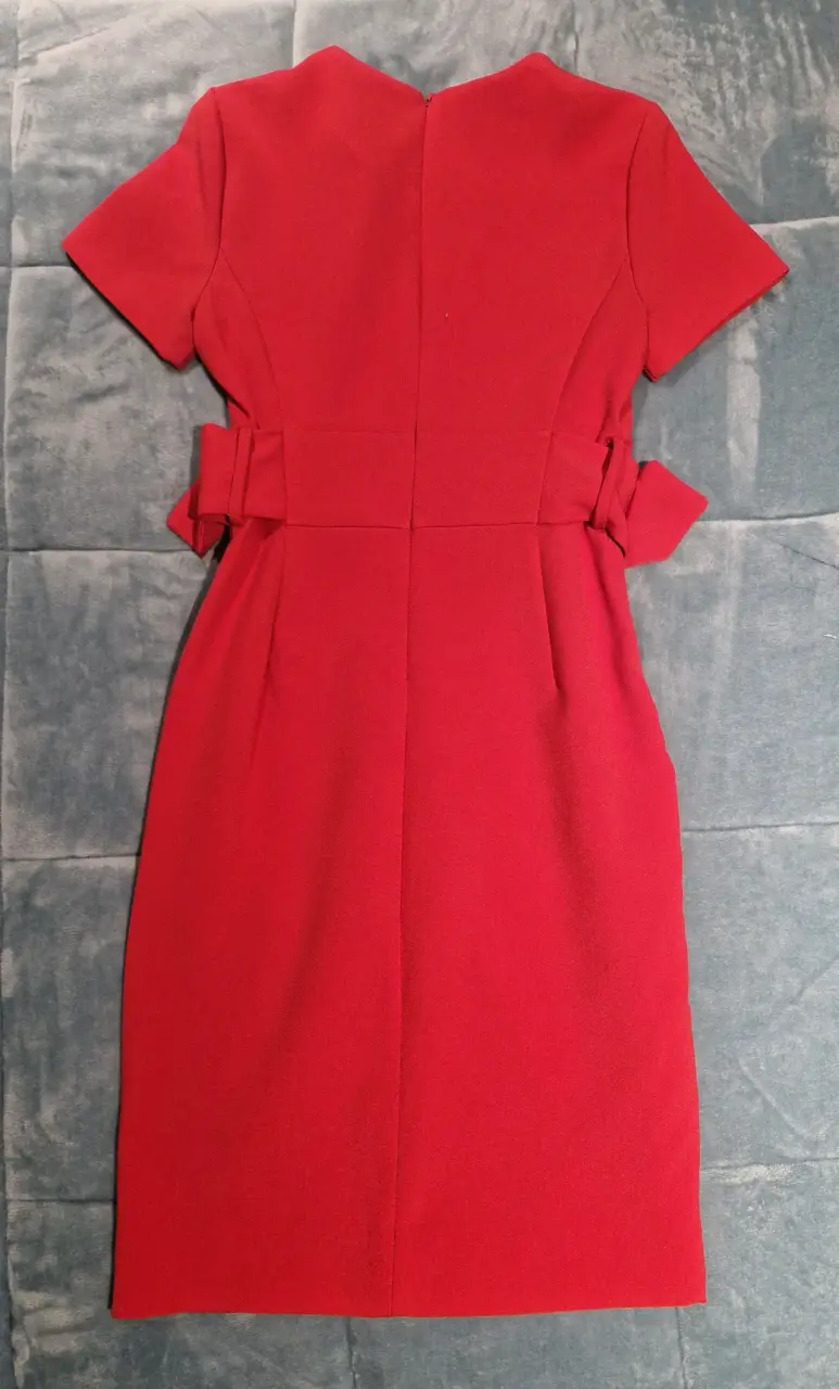 Vestido rojo elegante con cinturón - 3