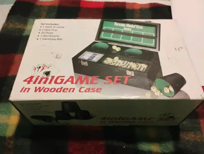 Set de juegos 4 en 1 en caja de madera - miniatura 1