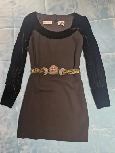 Vestido negro Albert Nipon con cinturón decorativo - miniatura 2
