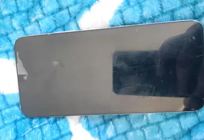 Smartphone Android con pantalla grande - miniatura 3