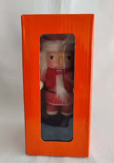 Cascanueces navideño de madera con árbol - miniatura 5