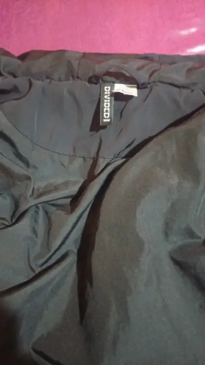 Parka mujer acolchada negra con capucha - miniatura 3