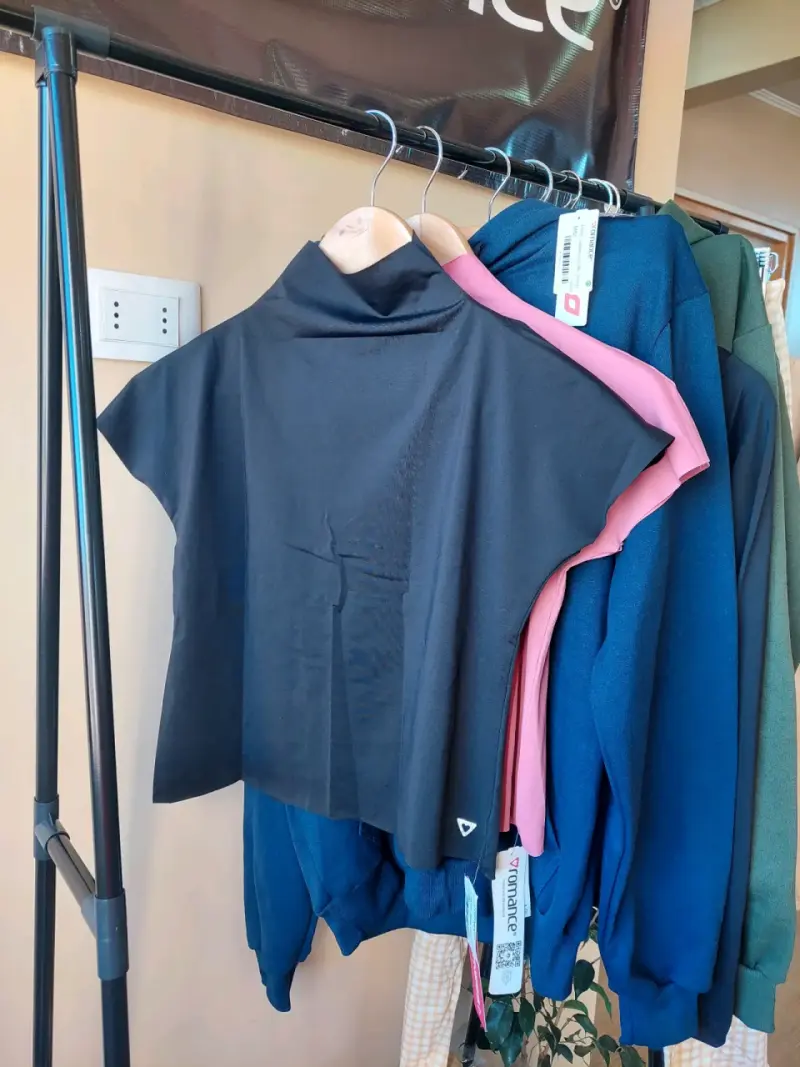 Polera deportiva casual elasticada - 1