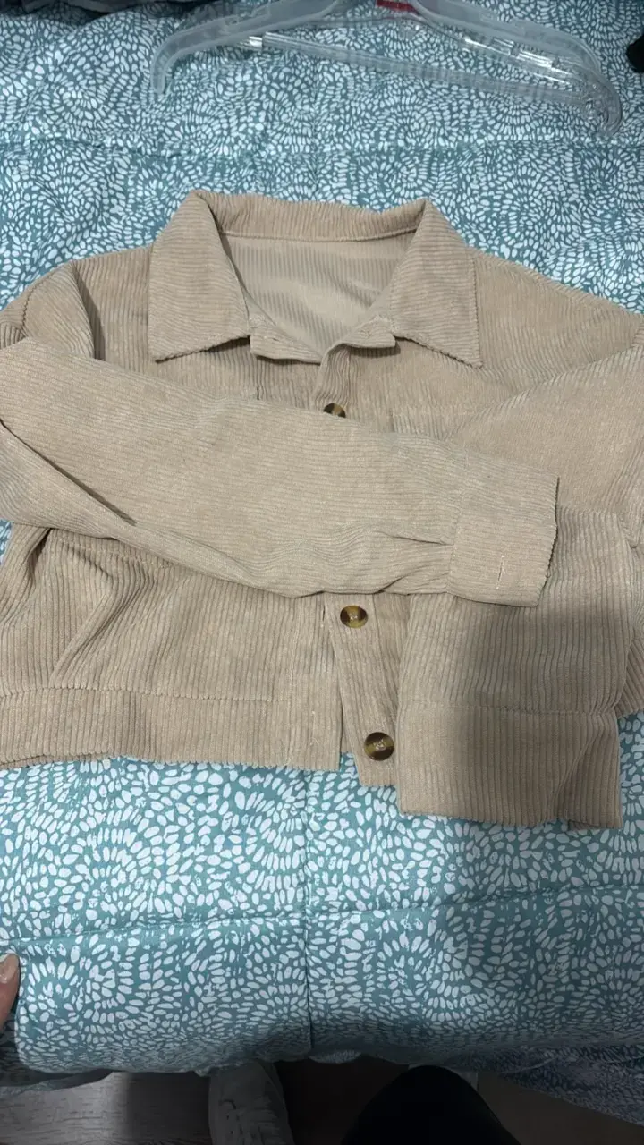 Chaqueta beige con botones - 1