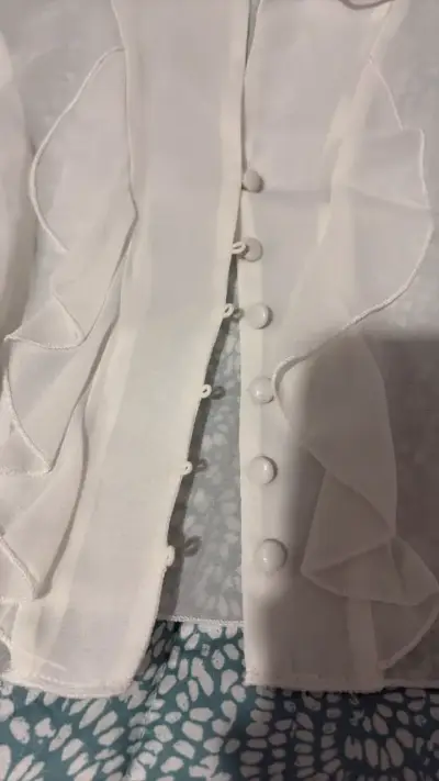 Blusa blanca con volantes transparente - miniatura 2