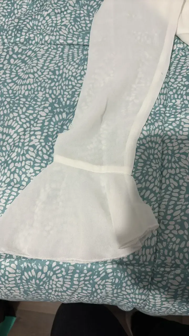 Blusa blanca con volantes transparente - 5