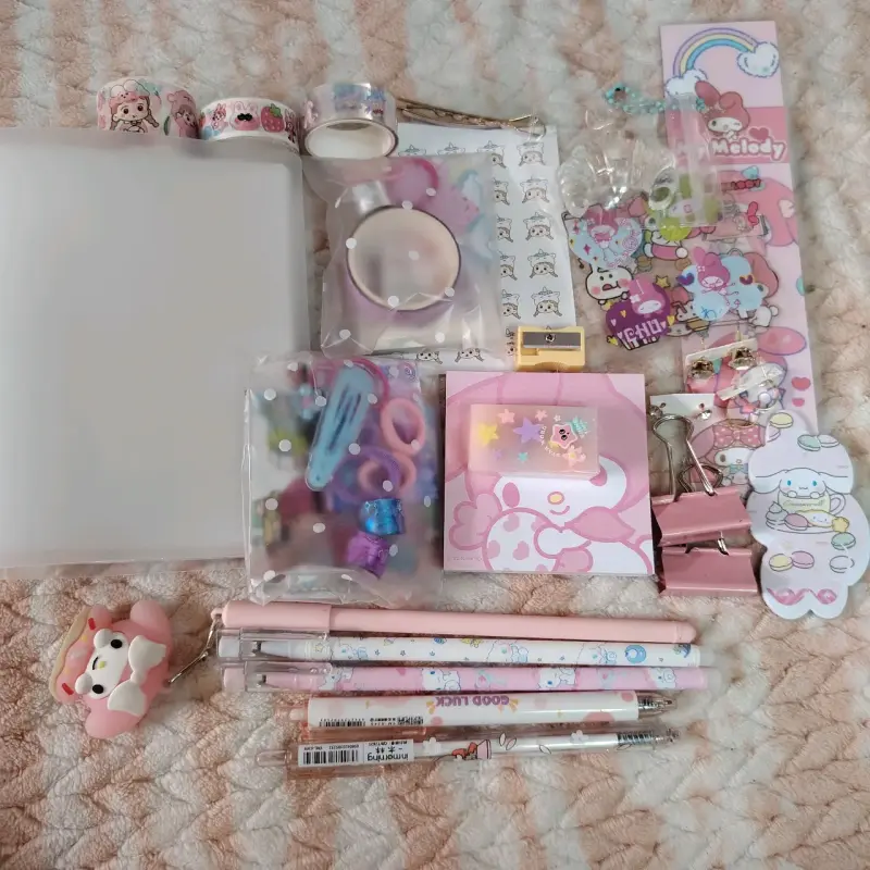 Set de papelería y accesorios decorativos variados - 2
