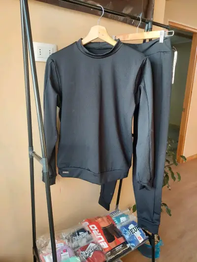 Conjunto deportivo negro para dama - miniatura 1
