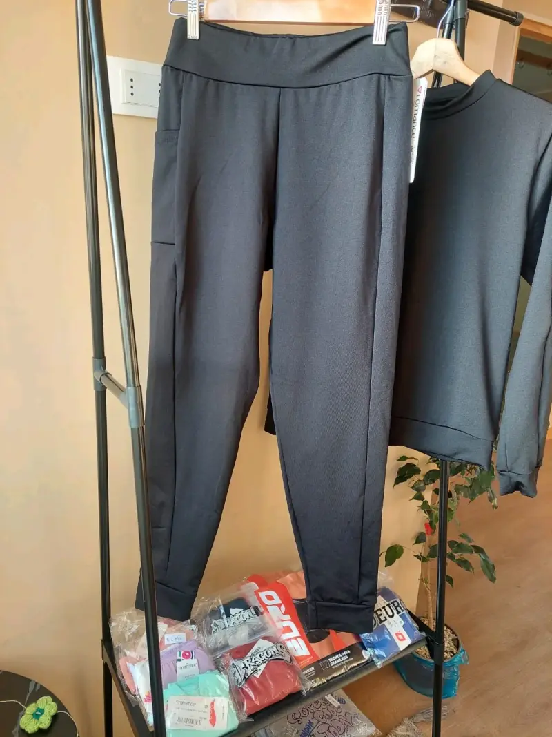 Conjunto deportivo negro para dama - 2
