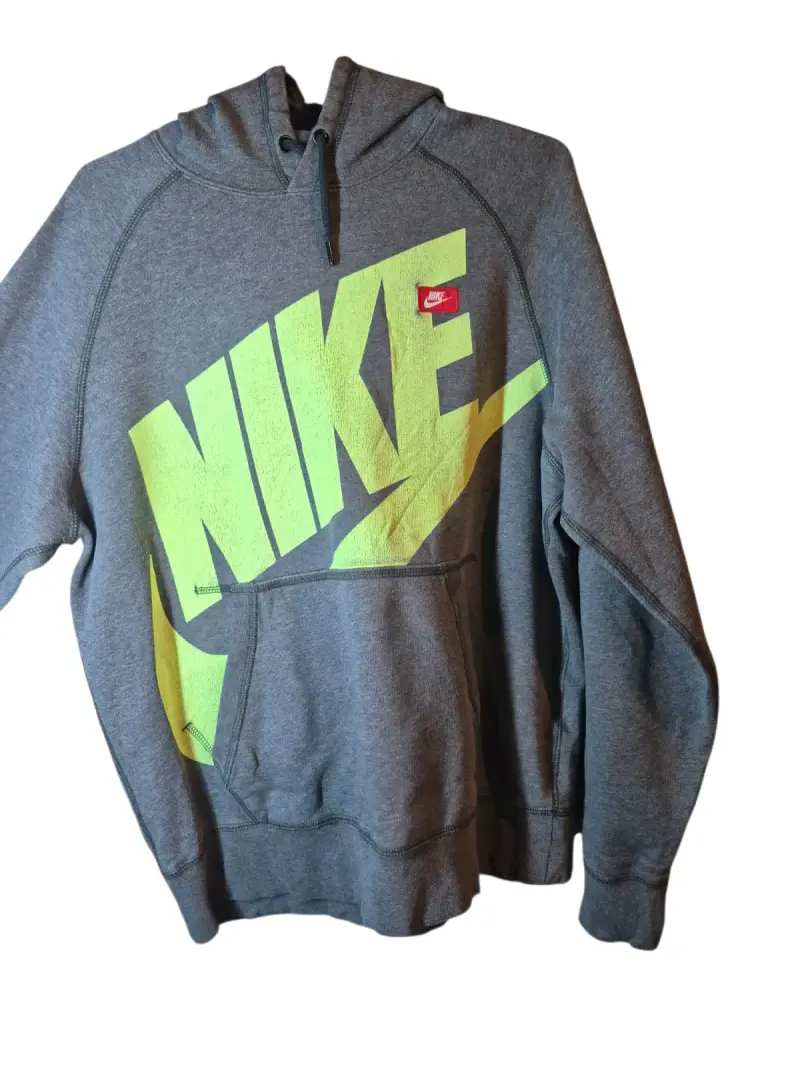 Polerón Nike gris con logo amarillo - 2