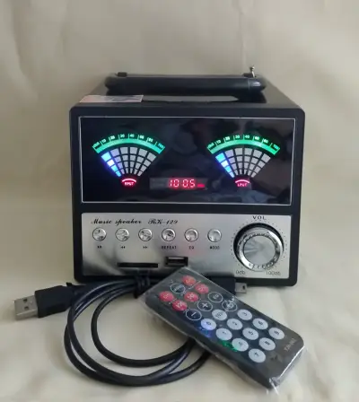 Radio Recargable Cubo c/Control Remoto Año 2006 - miniatura 1