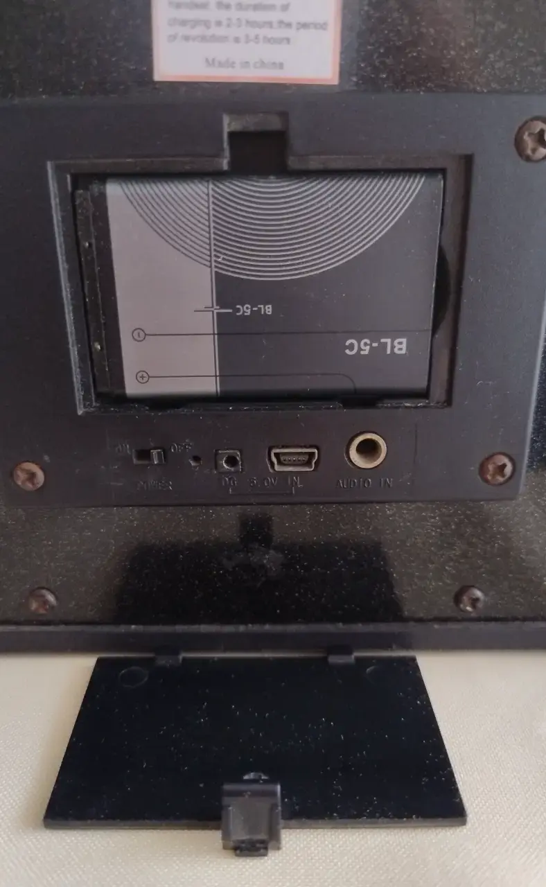 Radio Recargable Cubo c/Control Remoto Año 2006 - 4