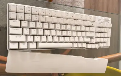 Teclado mecánico blanco con teclas multimedia - miniatura 2