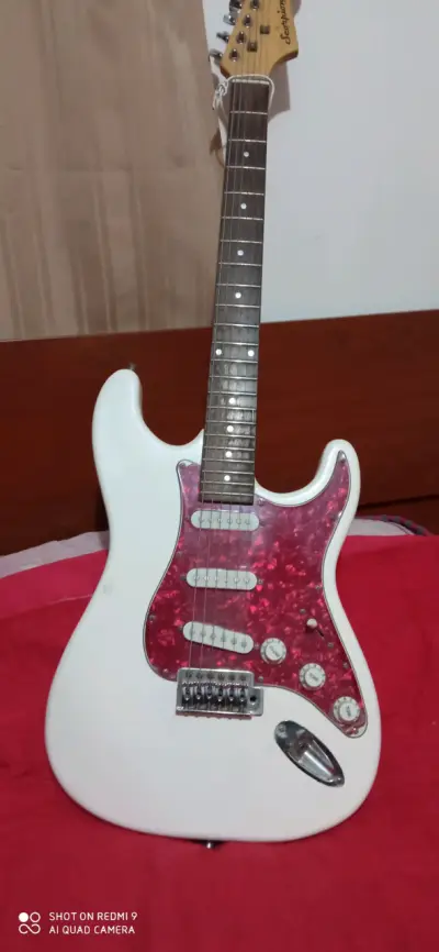 Guitarra eléctrica Scorpion blanca - miniatura 1