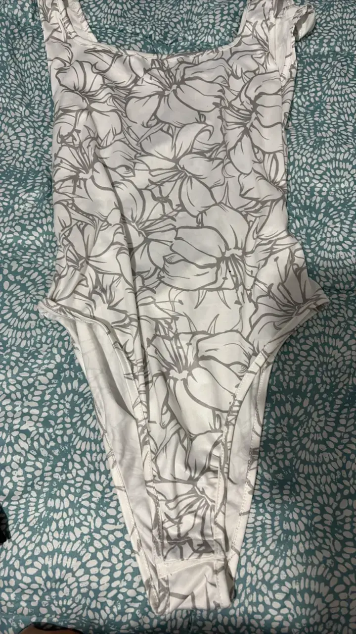 Body floral blanco y gris - 1