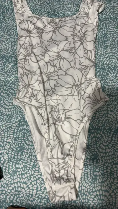 Body floral blanco y gris - miniatura 1