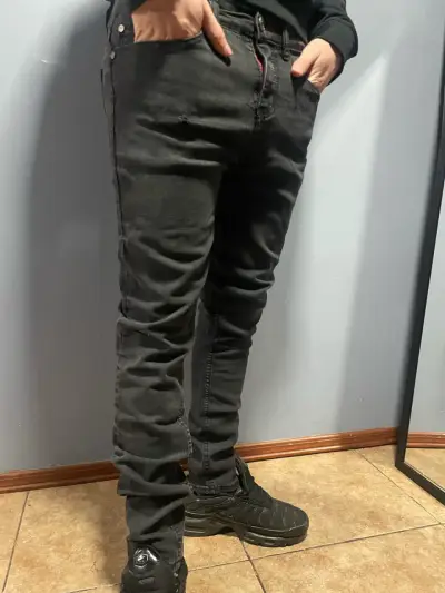 Jeans negros ajustados para hombre - miniatura 2