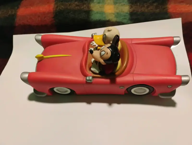 Figura de colección Mickey y Donald en auto - 2