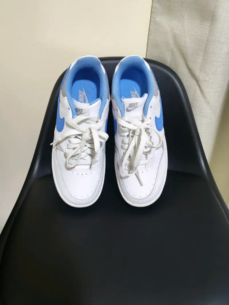 Zapatillas deportivas Nike blancas y azules - 3