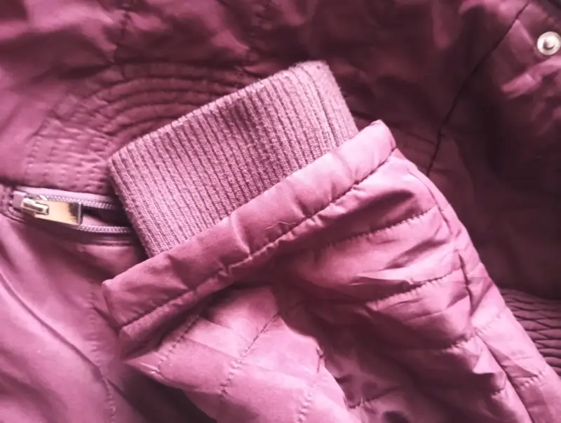 Chaqueta burdeo con capucha para mujer - 2