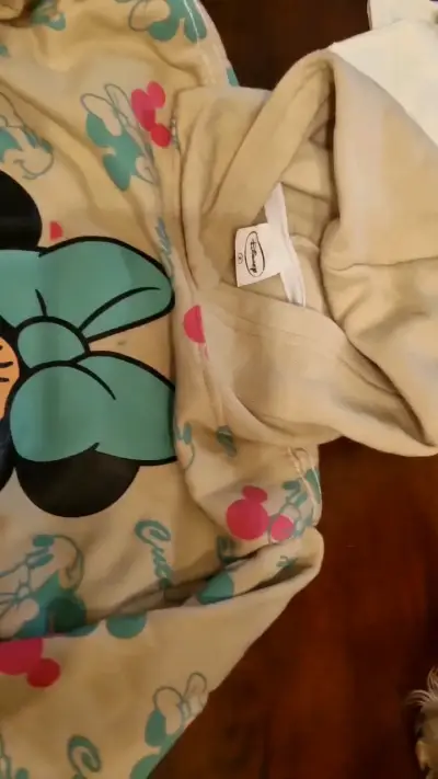 Conjunto infantil Minnie Mouse beige y verde - miniatura 2