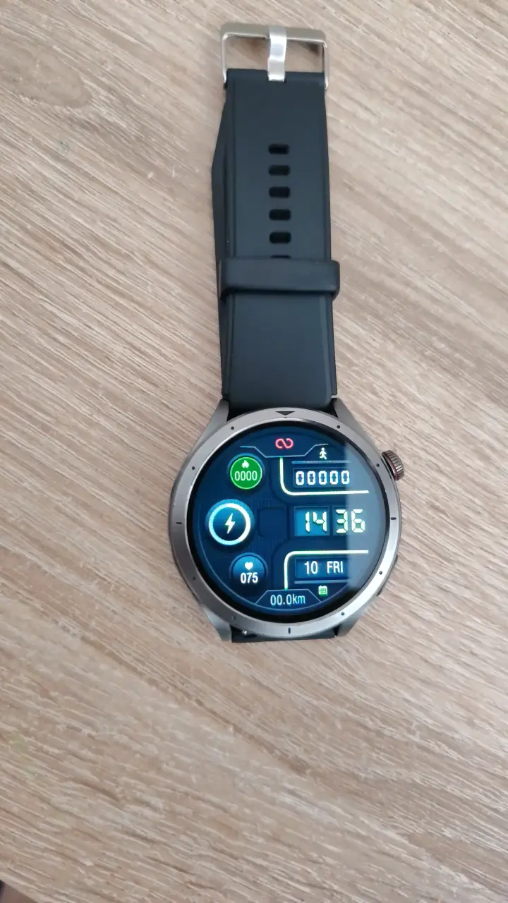 Smartwatch deportivo con correa negra - 1