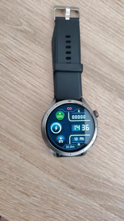 Smartwatch deportivo con correa negra - miniatura 1