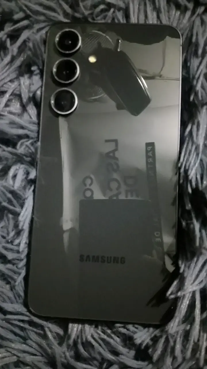Samsung s 24 fe - 2