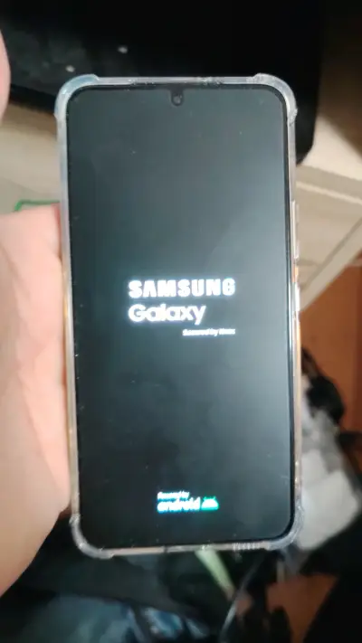 Samsung Galaxy con funda transparente - miniatura 1