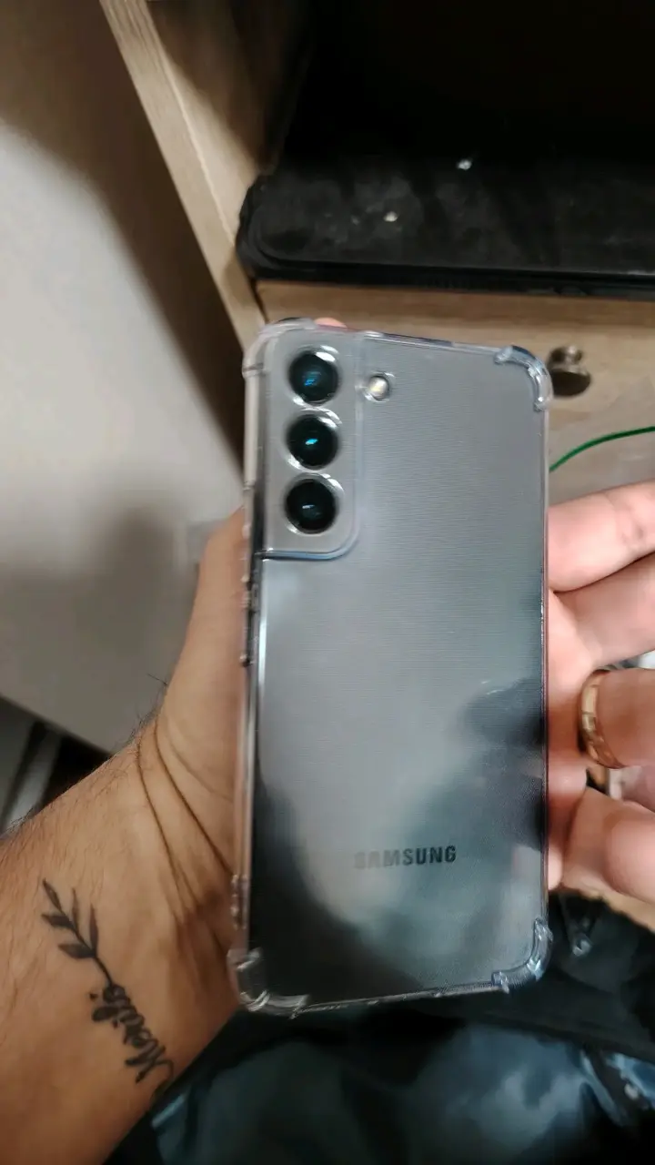 Samsung Galaxy con funda transparente - 2