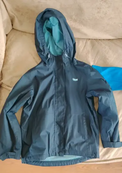 Chaqueta Adidas con capucha y diseño gráfico - miniatura 2