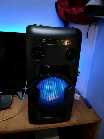 Parlante portátil con luces LED - miniatura 1