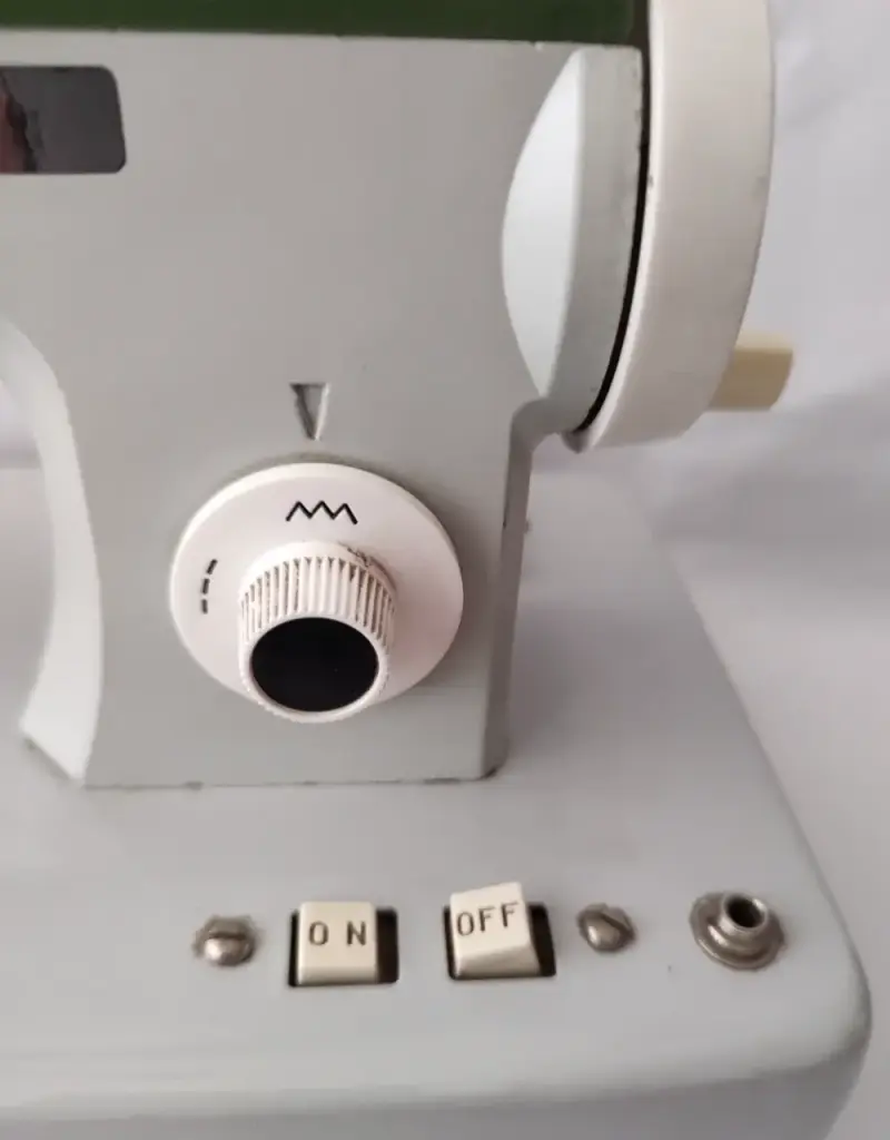 Maquina De Coser De Juguete Años 60-70 Decorativa - 4