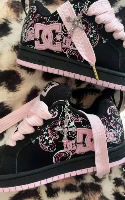 Zapatillas DC negras con detalles rosados - miniatura 1