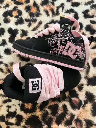 Zapatillas DC negras con detalles rosados - miniatura 3
