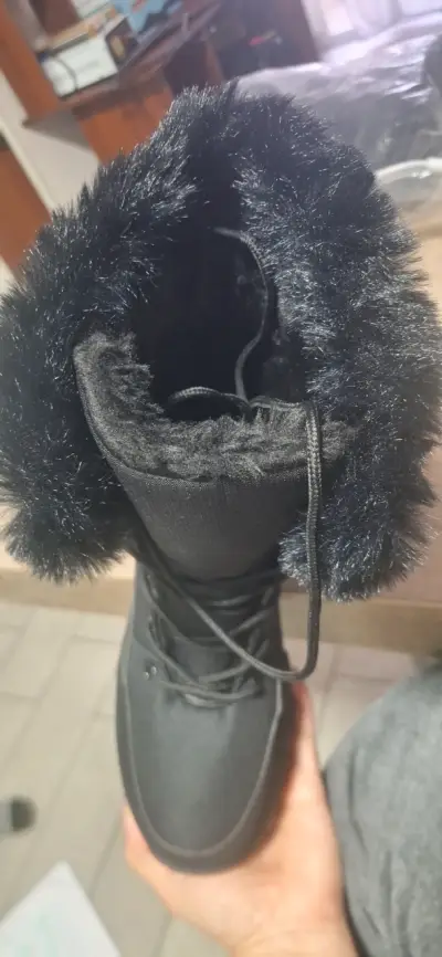 Botas negras con forro de peluche - miniatura 1