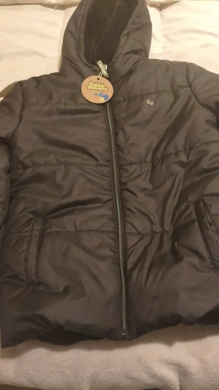 Chaqueta acolchada negra con capucha - 1
