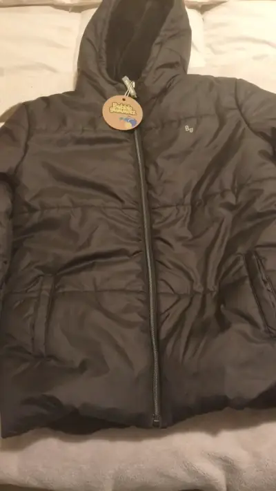 Chaqueta acolchada negra con capucha - miniatura 1