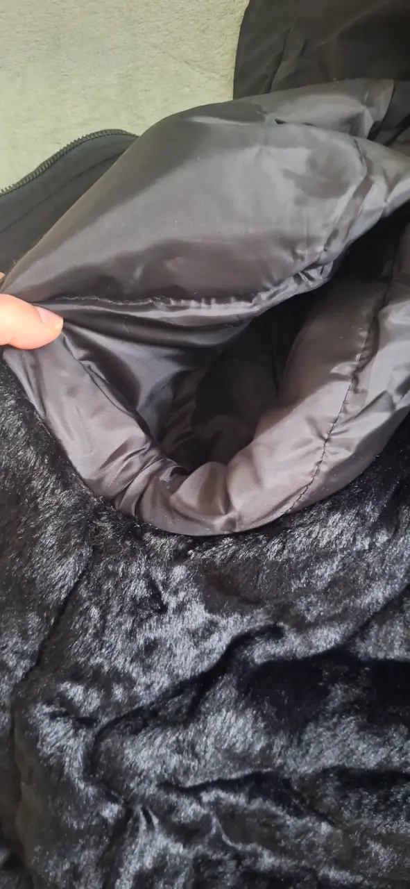 Parka negra con capucha de piel sintética - 2