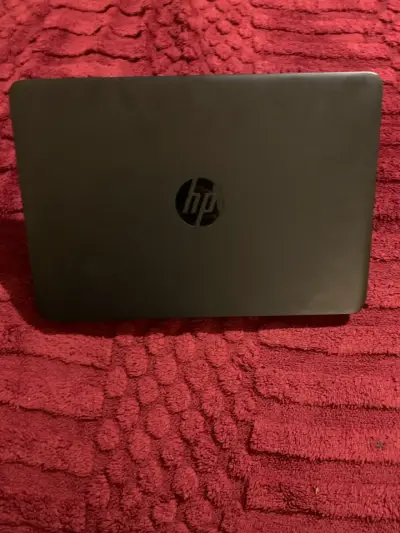 Laptop HP en buen estado todo original sin detalle - miniatura 1