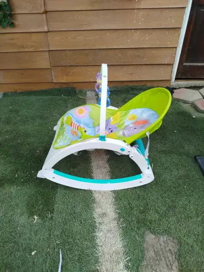 Silla mecedora para bebé con juguetes - miniatura 1